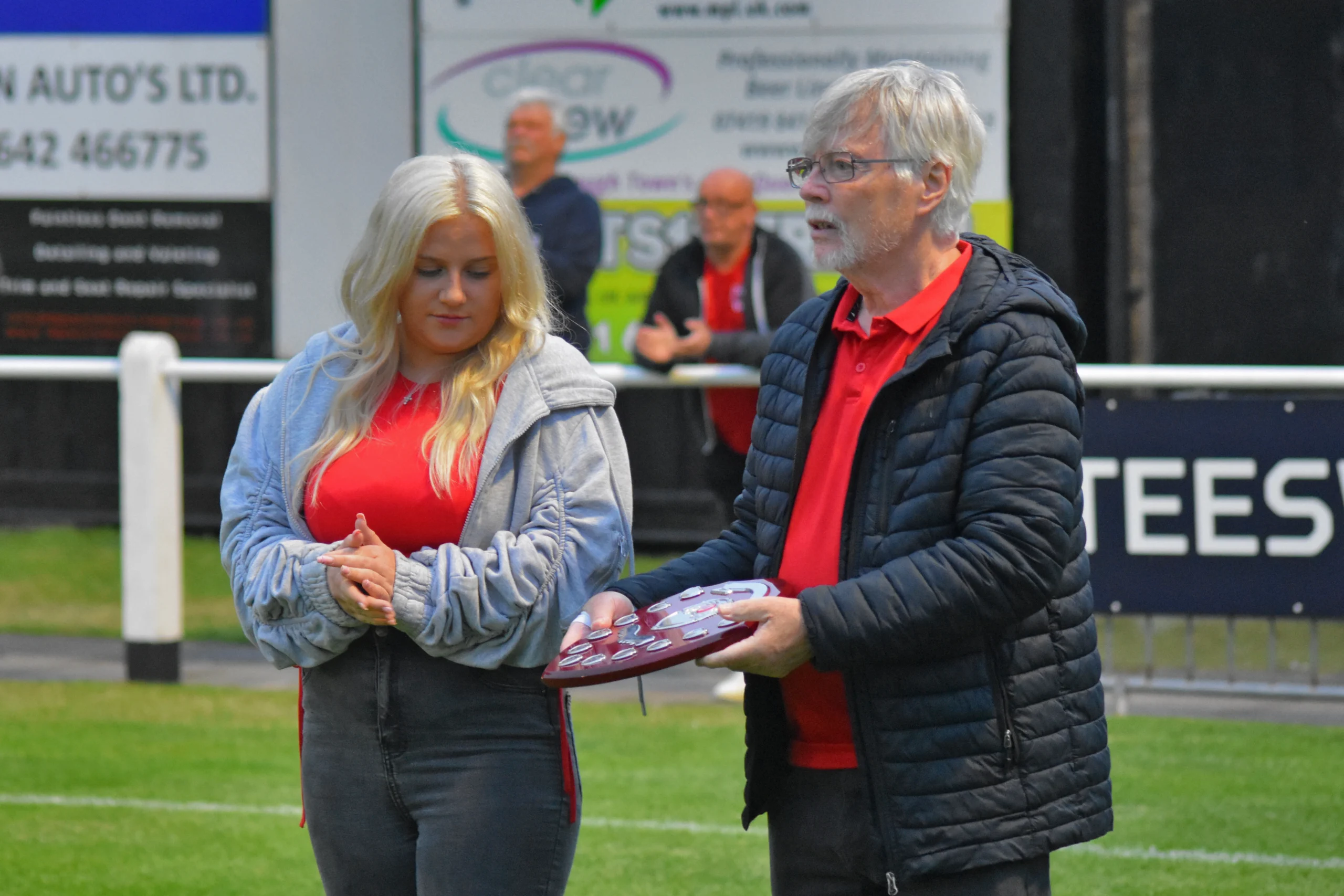260714_JBM_0517 Leanne Burrferfield and Bill Perfitt ready to present the shield to the winning side.